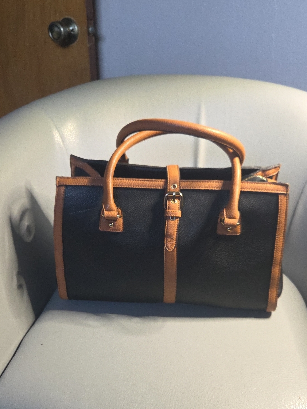JUSTFAB Black and Tan Leather Carry Bag